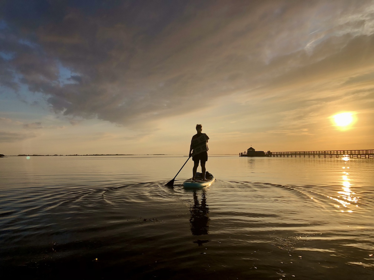 SUP bei Sonnenuntergang auf Lolland